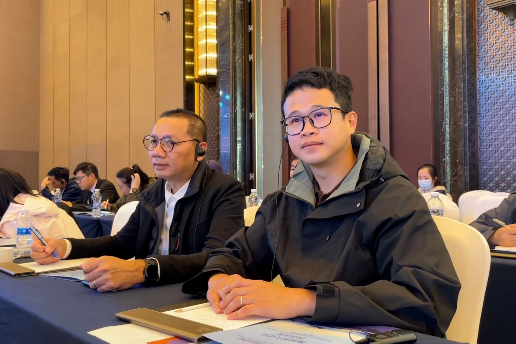 Akenarong Suksupakit listening attentively alongside other attendees during the Lancang-Mekong Cooperation River-Source Dialogue
